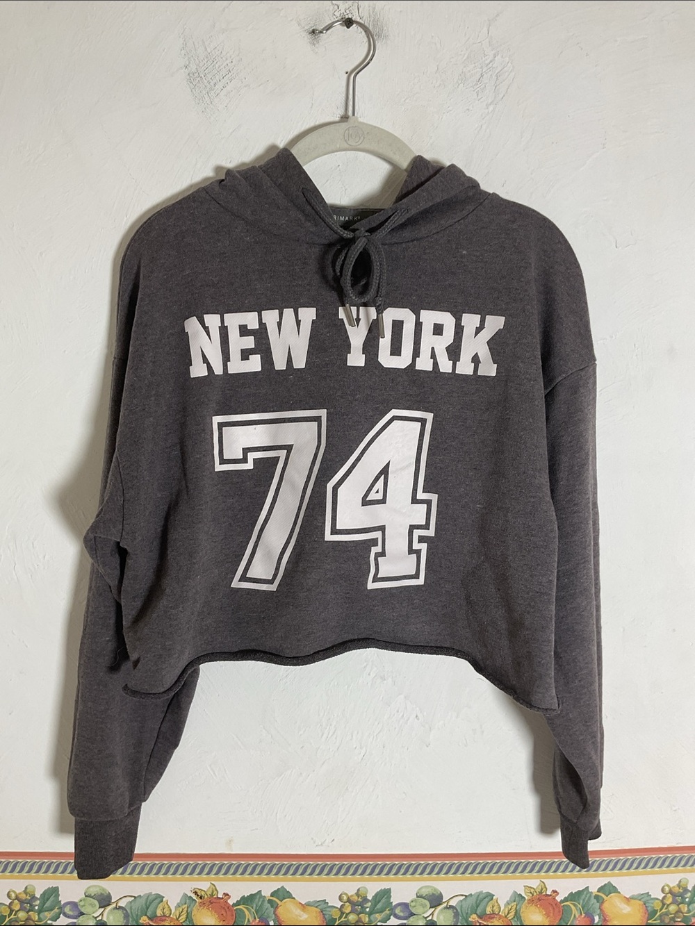 Primark Charcoal Gray New York 74 Cropped Raw Hem Hoodie Sweatshirt Size S